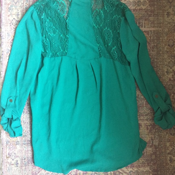 Like new, never worn green top - Picture 2 of 2